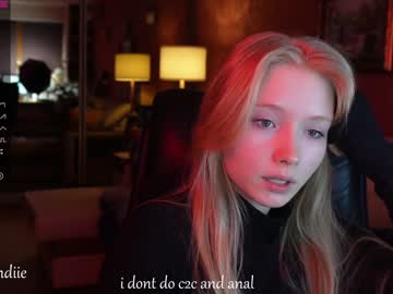 girl
        bestblondiiecb cam image #1066436