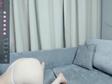 girl
        silvergloss cam image #2609521
