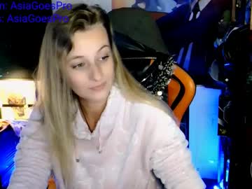 girl
        yoursecretgirlfriend963 cam image #4287923