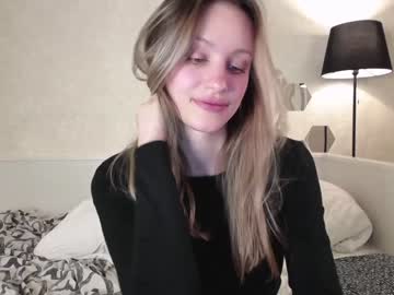 girl
        fflloowweerr cam image #3140573
