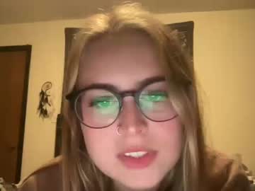 girl
        sarahmartin420 cam image #1852037