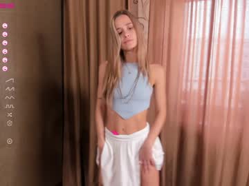 girl
        sunsmaily cam image #1279422