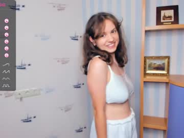girl
        your_friendd cam image #2244100