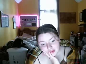 girl
        mommymars9871 cam image #1345635