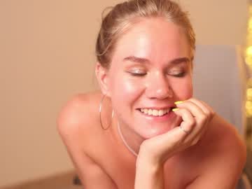 girl
        _teasecake_ cam image #2148191