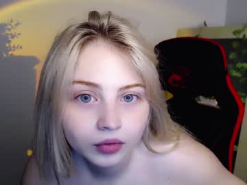 girl
        shy_blondiee cam image #910629