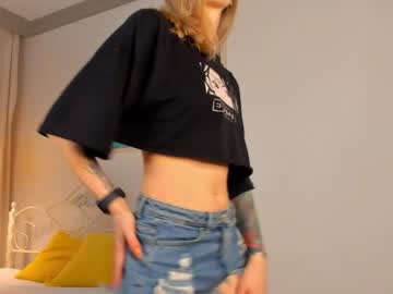 girl
        conniesperry cam image #742463