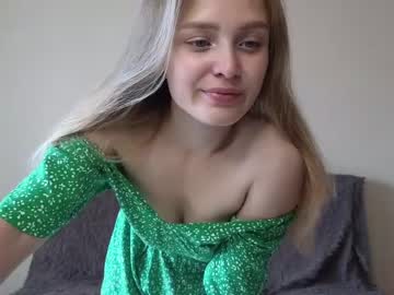 girl
        your_lily419015 cam image #1952355