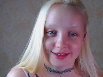 girl
        rainy_moon cam image #2913946