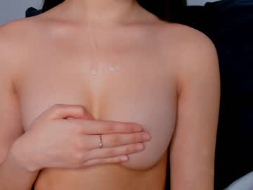 girl
        emilybatee cam image #1146065