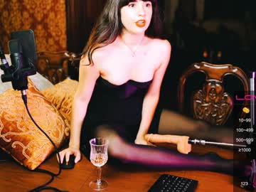 girl
        ingennui cam image #372232