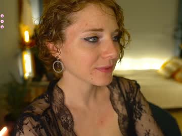 girl
        _the_sun_ cam image #5263784