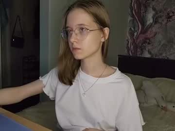 girl
        lowress cam image #6310104