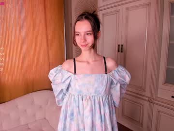 girl
        happiness_call cam image #1322451