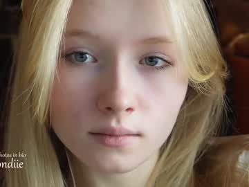 girl
        bestblondiiecb cam image #972578