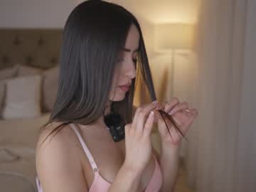 girl
        emyii cam image #6492455