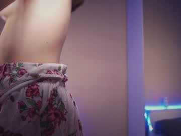 girl
        miss_sweetdream cam image #373387