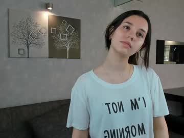 girl
        jolly_bell cam image #4310026
