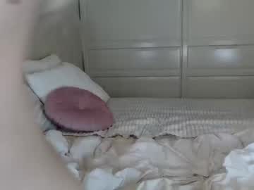 girl
        lilemilyy cam image #4041541