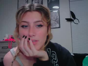 girl
        briadominick cam image #4983870