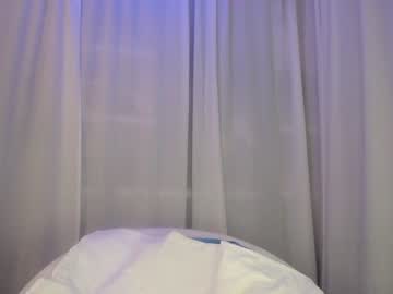 girl
        eevie_moon cam image #1394243