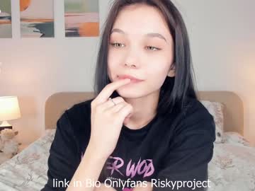 girl
        riskyproject cam image #7028385