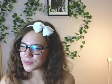 girl
        teresabriggs cam image #2370413