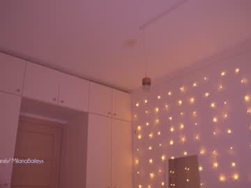 girl
        milanabaileys cam image #3199742