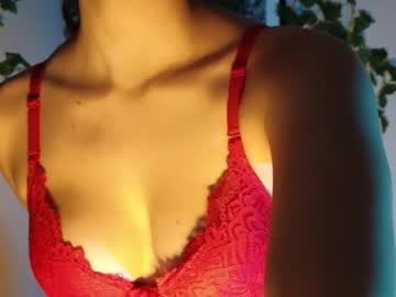 girl
        teresabriggs cam image #2436243
