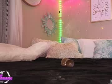 girl
        milf_lacey cam image #1231277