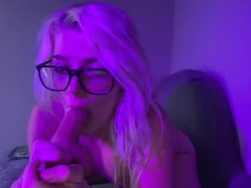 girl
        thtqunt cam image #2629228