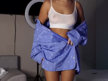 girl
        emilybatee cam image #5068141