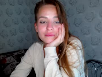 girl
        _alice__parker cam image #2475672