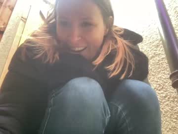 girl
        eatmypie69 cam image #3714860