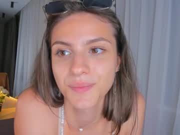 girl
        amitybody cam image #4952498