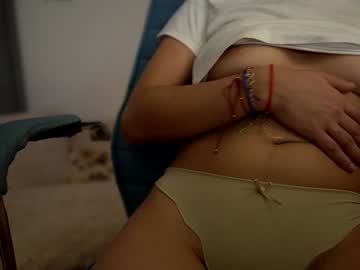 girl
        prettyhousewife cam image #1028544