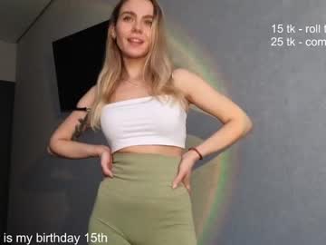 girl
        aurora_ri cam image #2186140