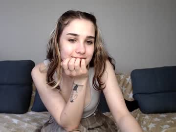 girl
        ellawalker cam image #1798449