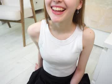 girl
        hildgaillard cam image #6728786
