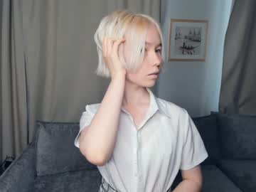 girl
        silvergloss cam image #2500381