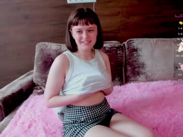 girl
        heathercarols cam image #1789623