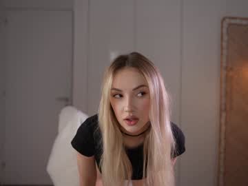 girl
        kriss0leoo cam image #6890438