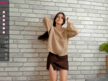 girl
        carolynjacquelins cam image #292449
