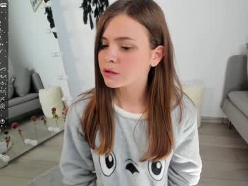 girl
        euphoria_life cam image #319348