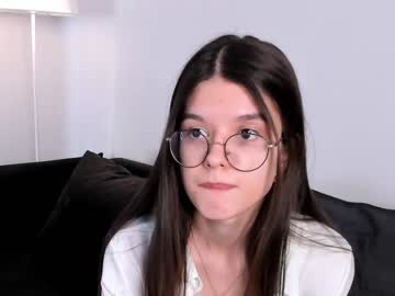 girl
        hellogentlemana cam image #3490677