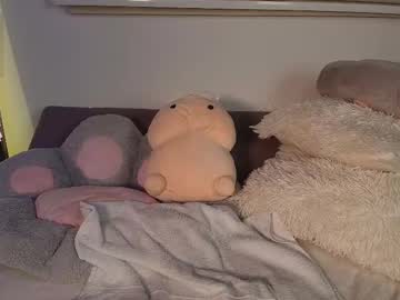 girl
        urlittlegirl_ cam image #6682081