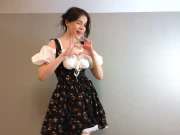 girl
        kr1stinarrow cam image #2079717
