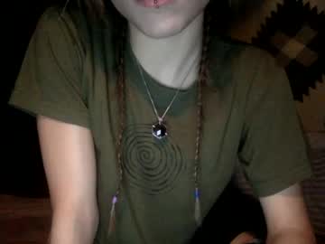 girl
        violet_3 cam image #220673