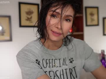 girl
        alejastorm cam image #1774355
