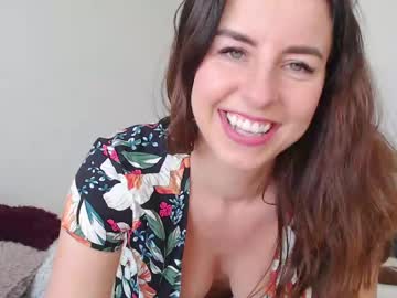 girl
        emerald_kittycat cam image #6740617